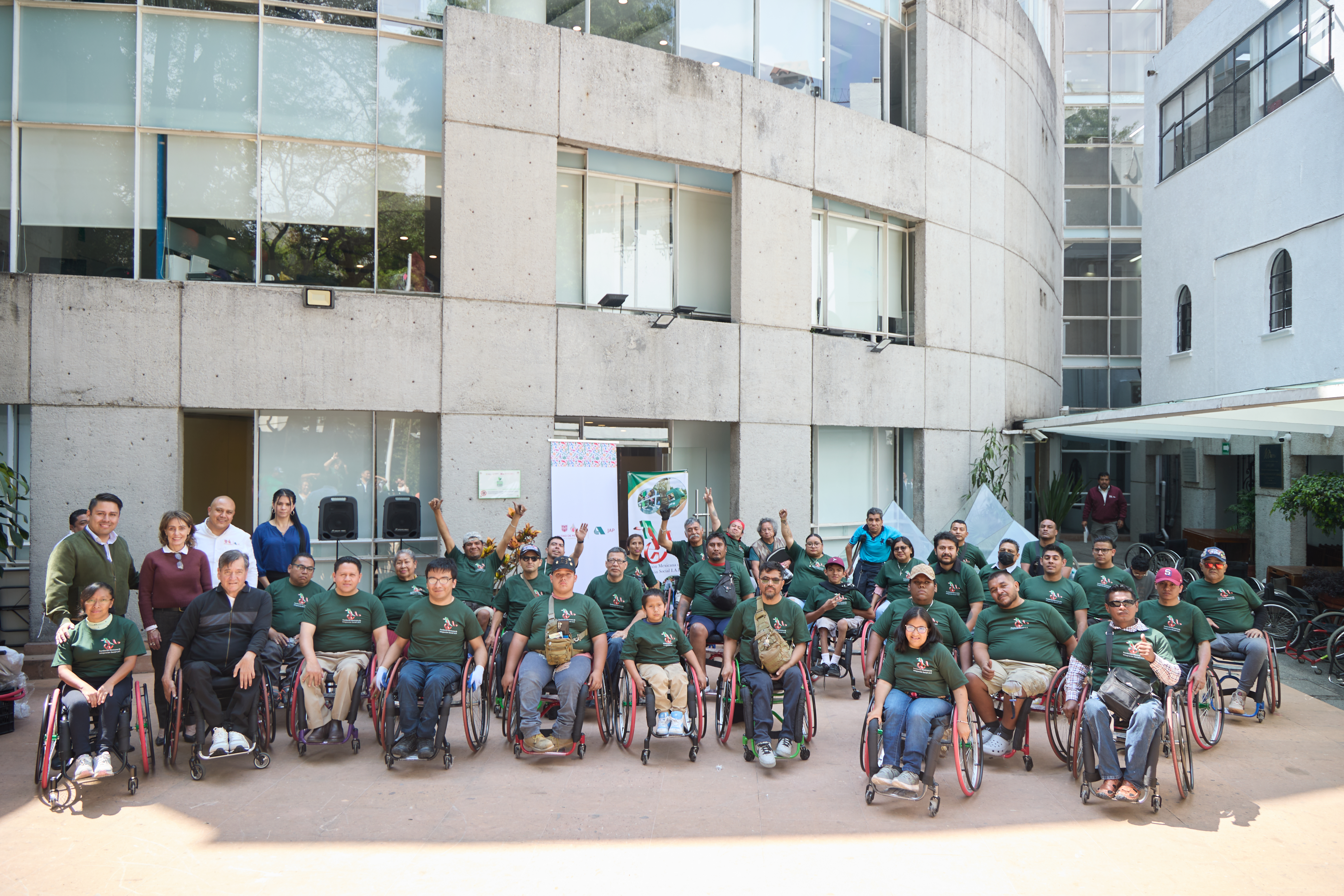 La JAP CDMX entreg&oacute; 32 sillas de ruedas a personas con discapacidad motriz, junto con la Fundaci&oacute;n Mexicana de Integraci&oacute;n Social, IAP